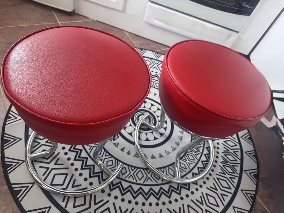 Табурет низкий с мягким сиденьем