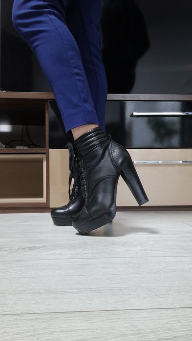 Botine de piele naturală DKNYO