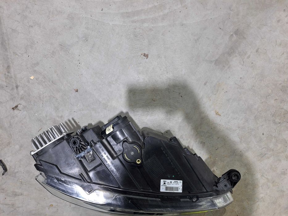 Десен фар Сеат атека