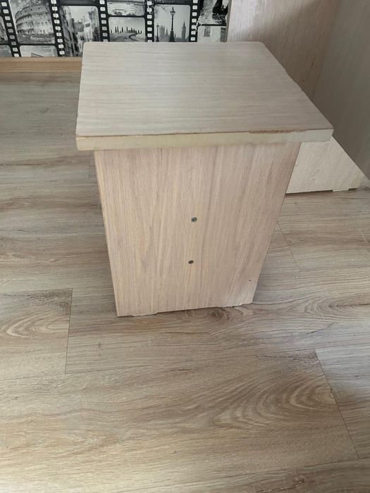 Стол размер 60 см*90 см и 4 табуретки