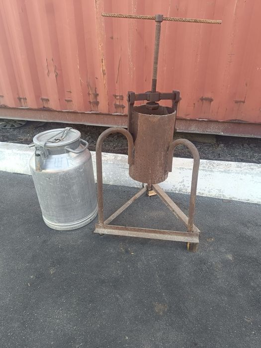 Пресс ручной самодельный, соковыжималка