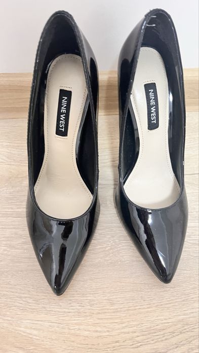 Обувки на ток Nina West