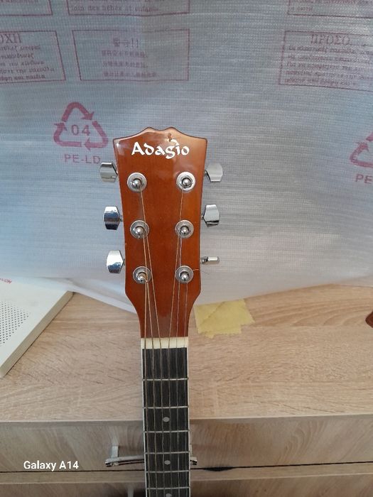 Продаётся Новая гитара.