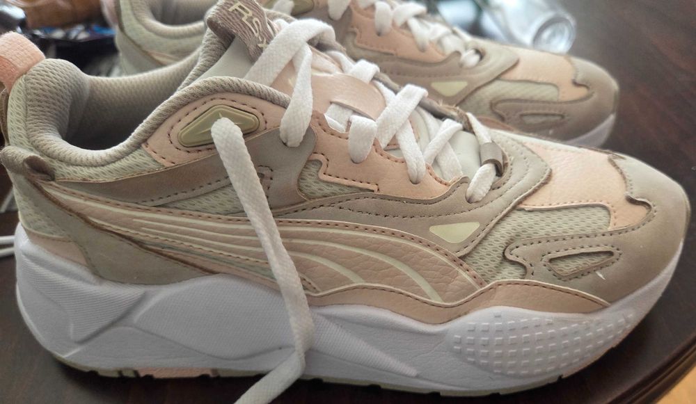 Продавам дамски маратонки Puma