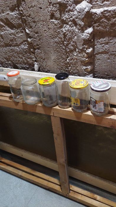 различни видове буркани