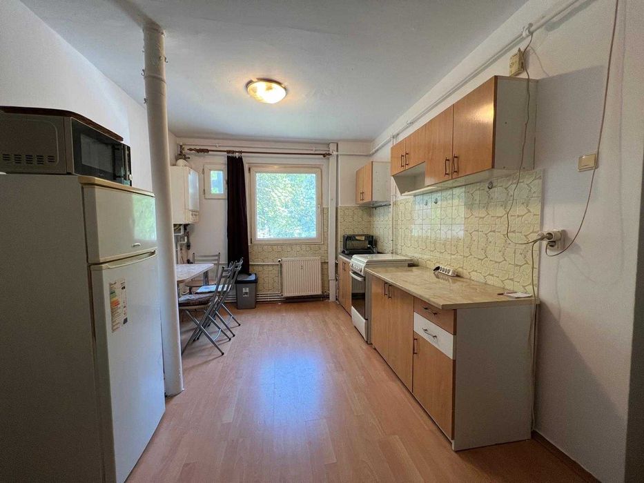 Proprietar inchiriez apartament 3 camere semidecomandat - Circuvalatiunii