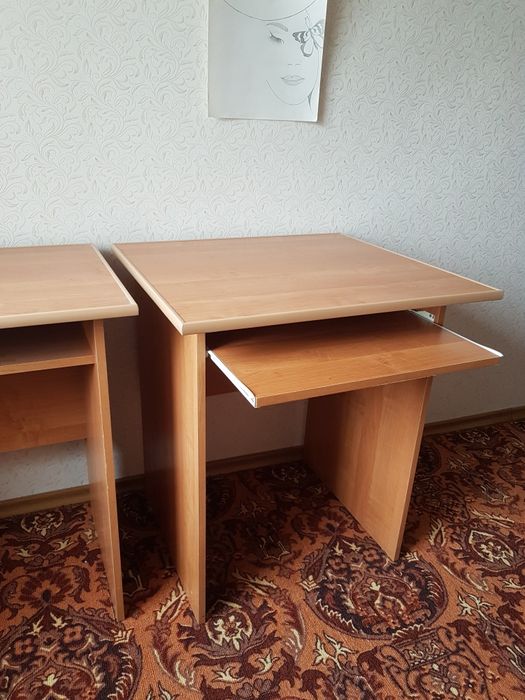 Продам б у компьютерный стол
