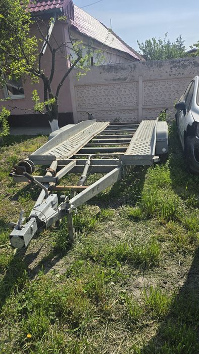 Platformă transport auto