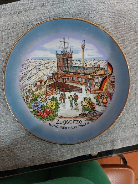 Farfurie decorativa suvenir din portelan