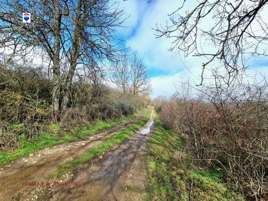 Вила с двор за продажба местност Дрибак, с. Николово