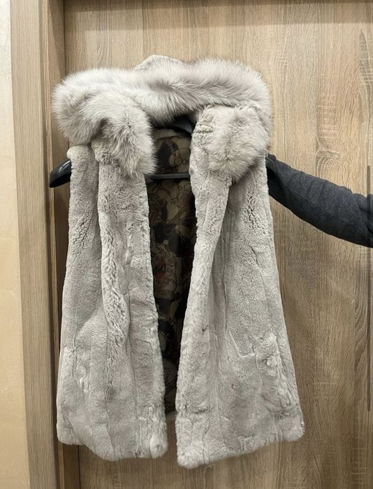 Продавам пухен мек елек