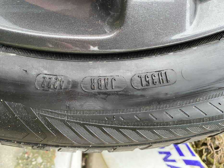 Anvelope iarna 225/55R18 102V