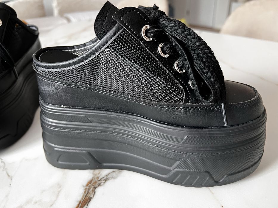 Кроссовки летние