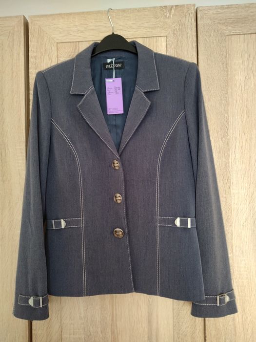 Vând costum elegant damă, cu două piese, sacou și fustă, nou, nepurtat, cu etichetă