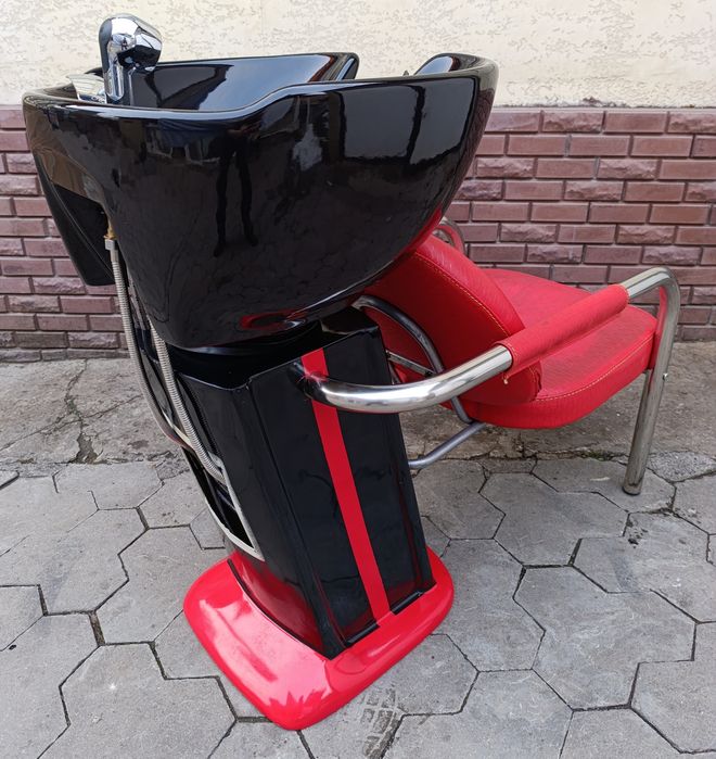 Мойка и кресло для парикмахерской