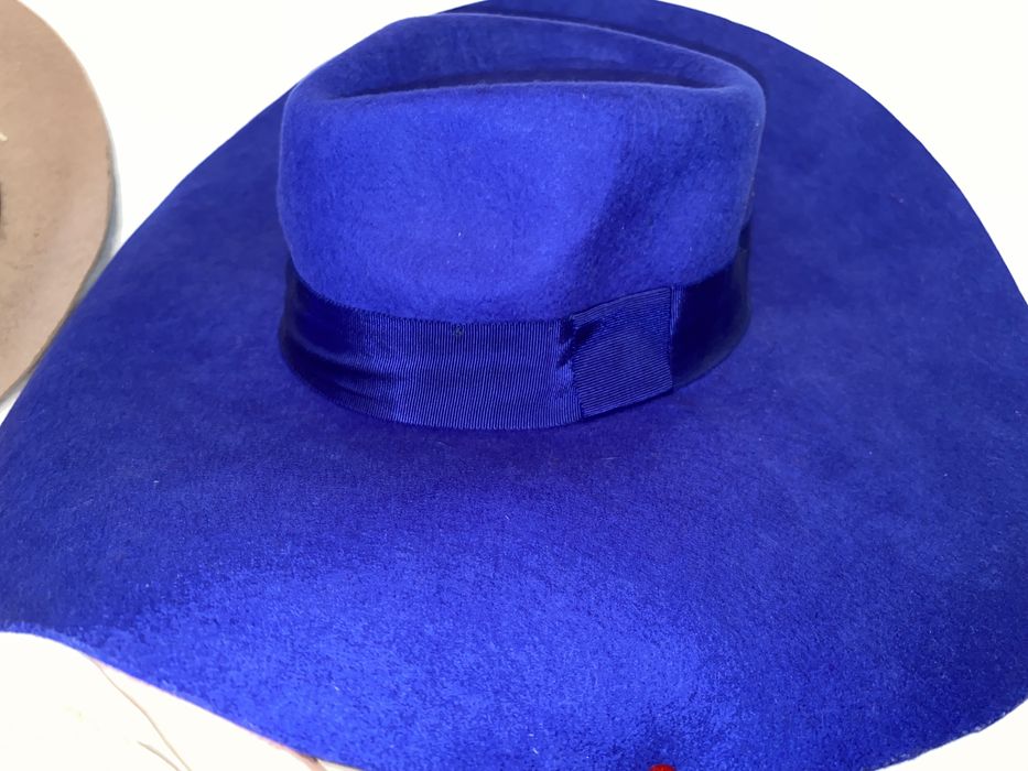 Palarie albastra H&M noua, stil Lady Gaga, masura M, lână