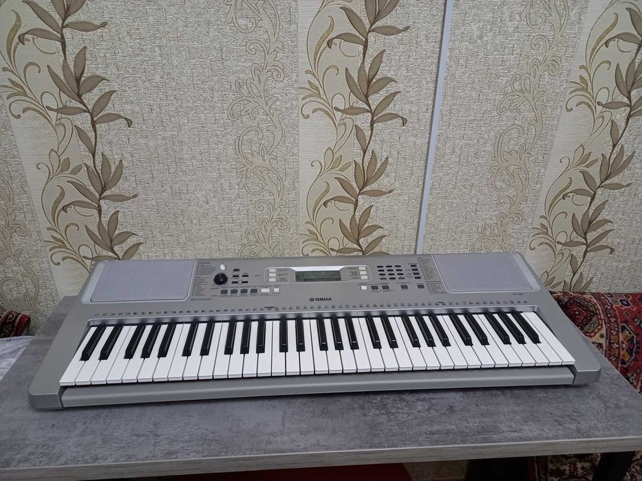 Продам синтезатор