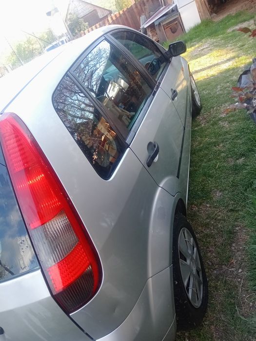 Vând Ford 13 benzină