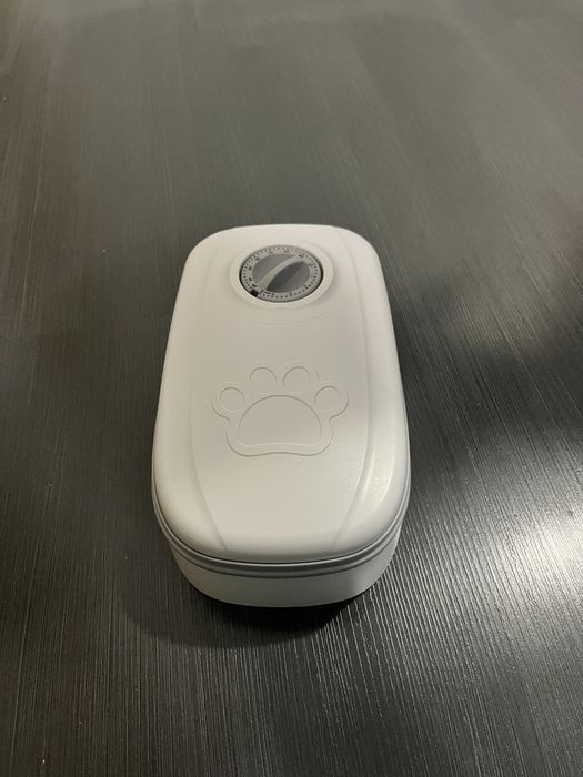 Автоматична кутия за хранене и аксесоари за куче