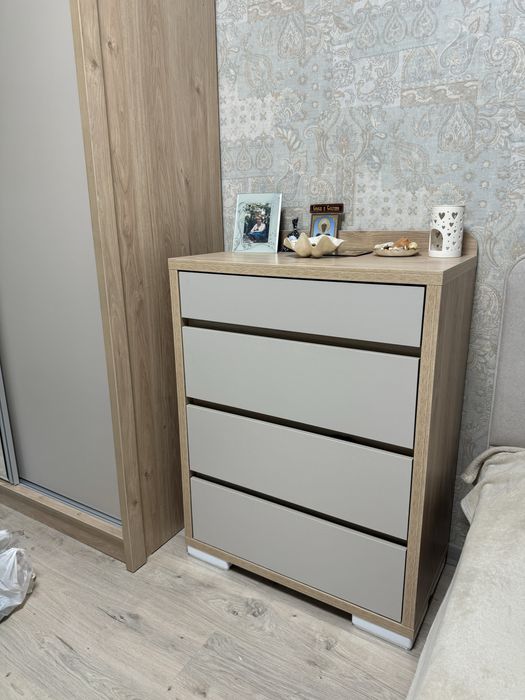 Kamod. Komod. Честер. Камод
