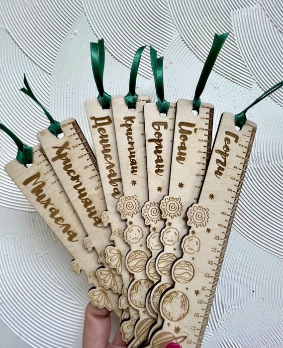 Гравирани дървени линии