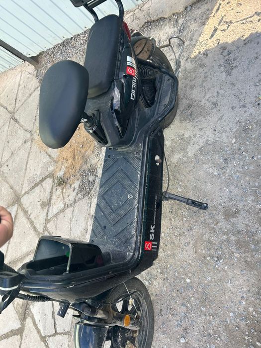 Продам скутер новый