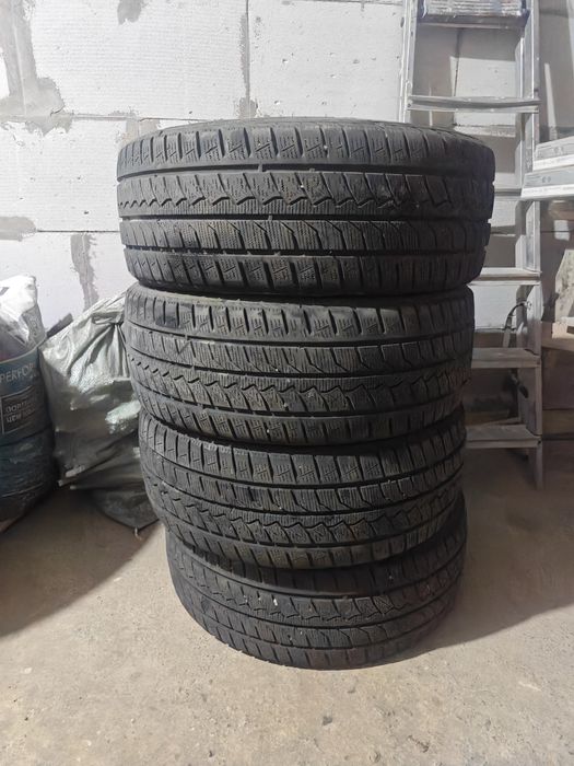 Продам зимние шины на липучке