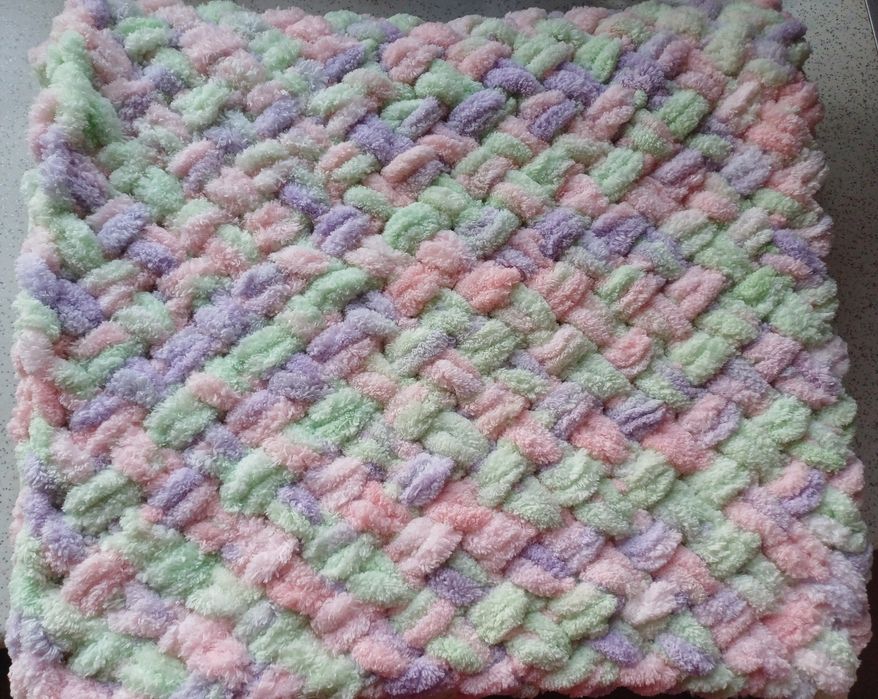 Бебешко плетено одеялце