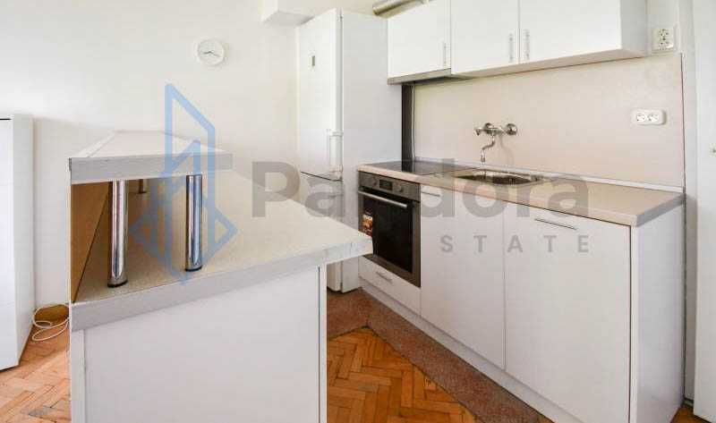 Дава се под наем Тристаен апартамент в София, Оборище - 110 кв.м за 850 € - Снимка #2