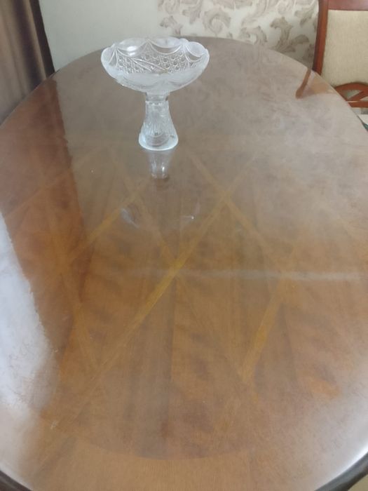 Продаётся стол и стулья