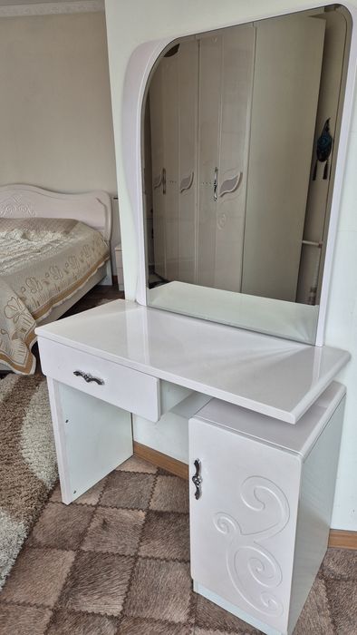 Продам спальный гарнитур