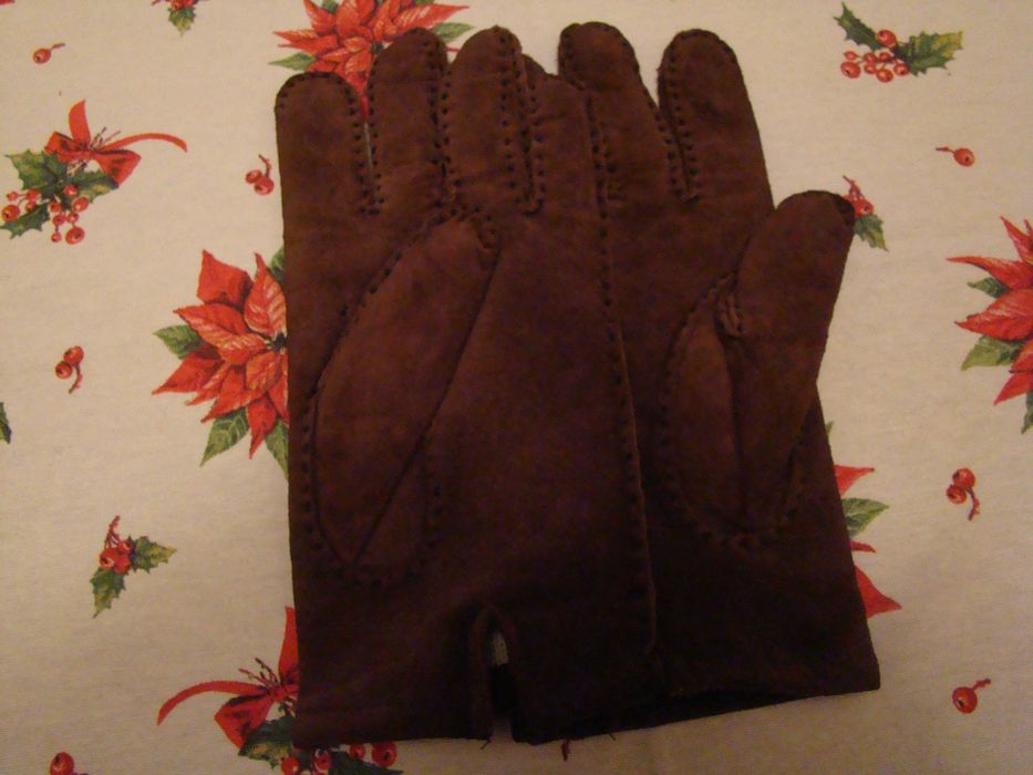 Неизползвани  мъжки ръкавици от ест. велур - България