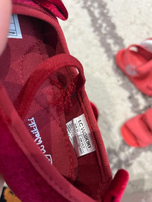 Затворени обувки ХМ 18/19 размер. Waikiki 23 и Вигами 20