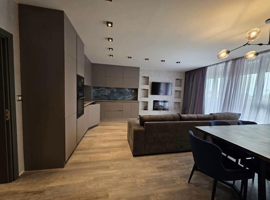 Дава се под наем Многостаен апартамент в Пловдив, Христо Смирненски - 180 кв.м за 1400 € - Снимка #1