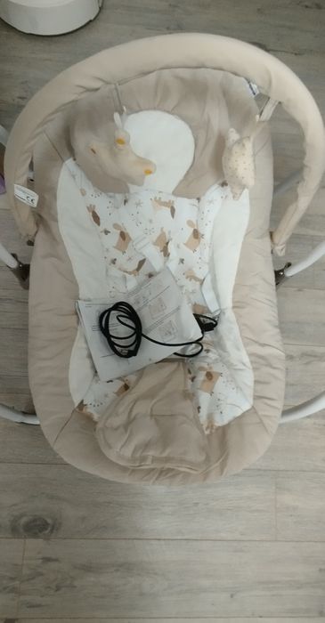 Leagăn electric cu melodii