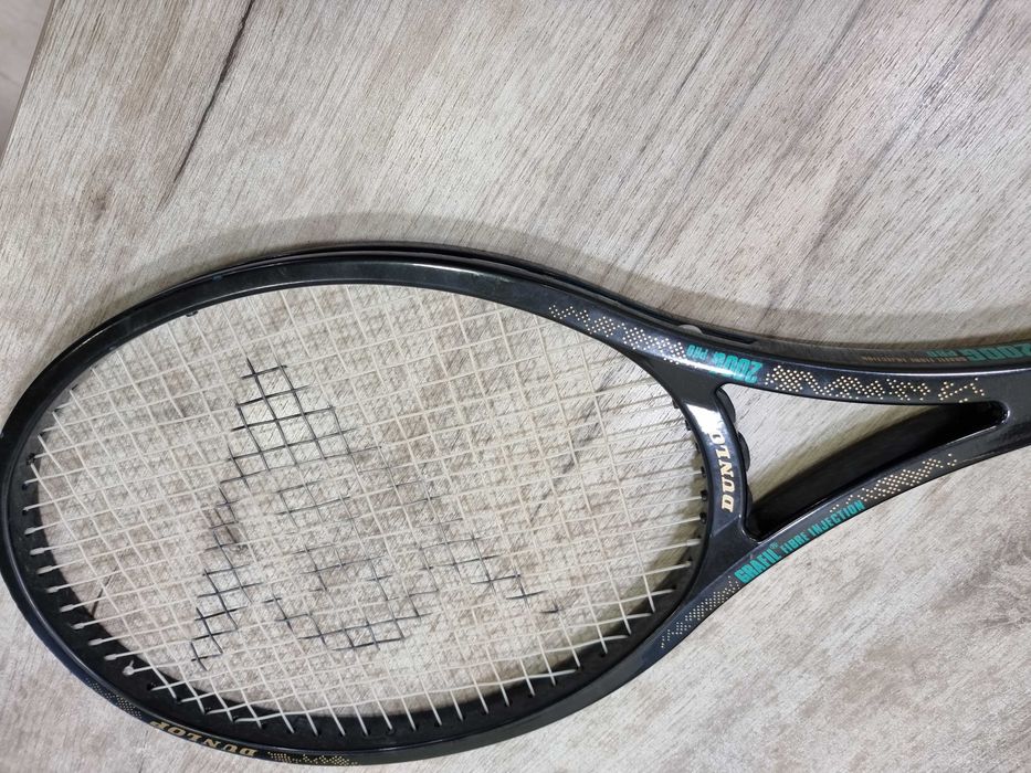 Легендарна тенис ракета Dunlop Max 200G Pro