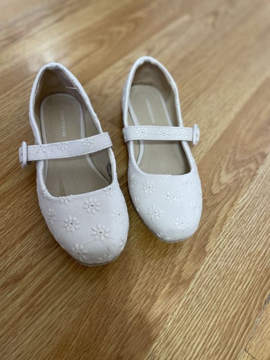 Balerini broderie crem Reserved