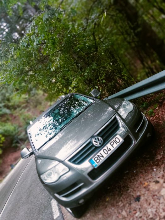 Vând Volkswagen Touareg