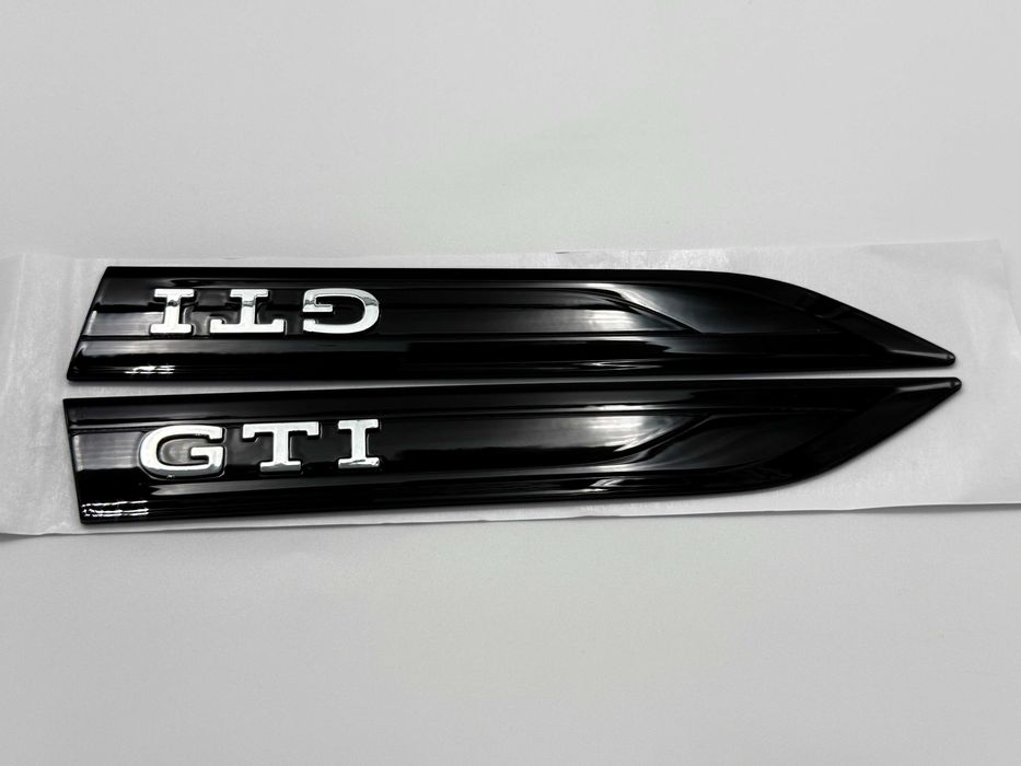 Set Emblema Compatibile VW GOLF 8 GTI aripa