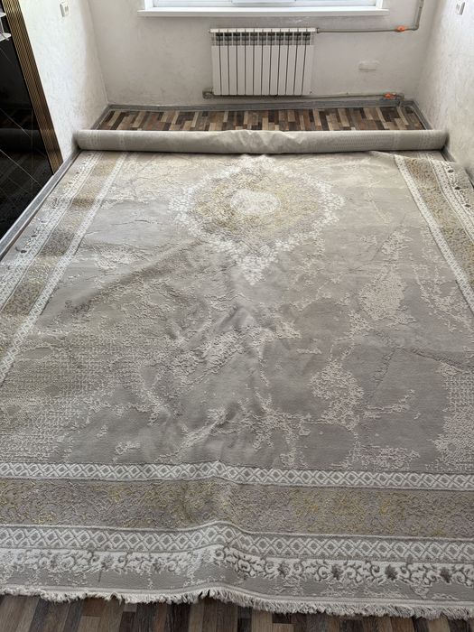 Ковер в подарок есть 200-300