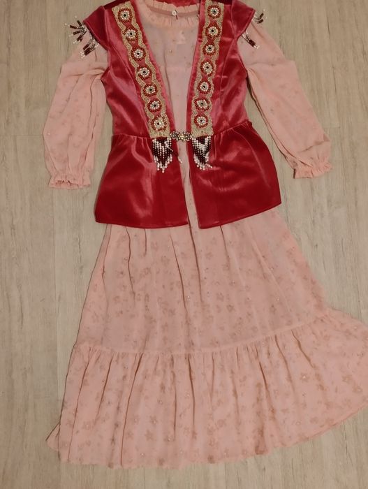 Казакша койлек сатылады жилеткасыменен.