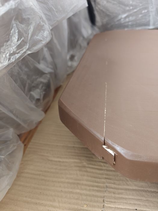 Масивна маса със столове