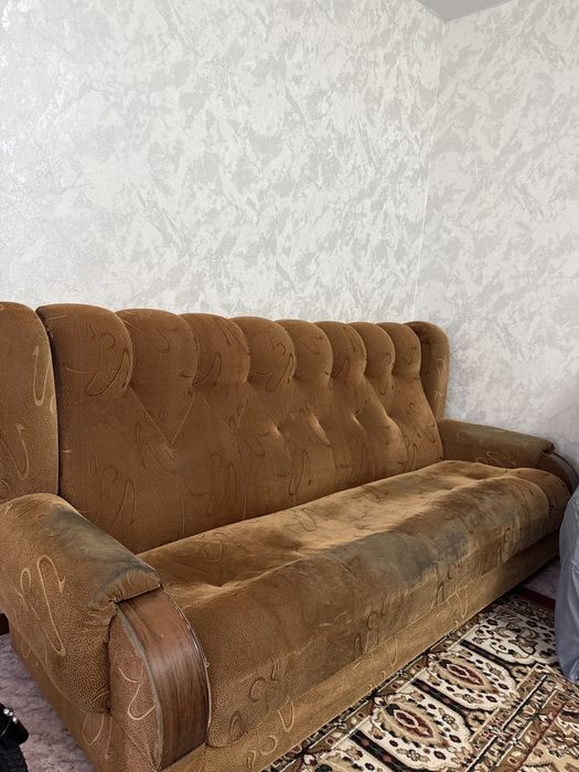 Отдам диван в среднем состояни, бестплано