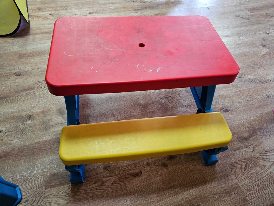 Детска маса с пейки за пикник