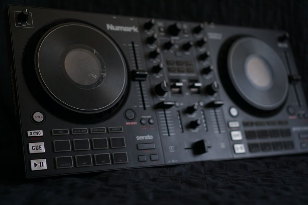 Numark Mixtrack Platinum FX