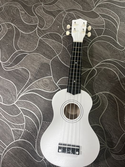 Укулеле почти новый