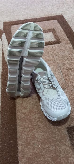 Adidasi On cloud dama