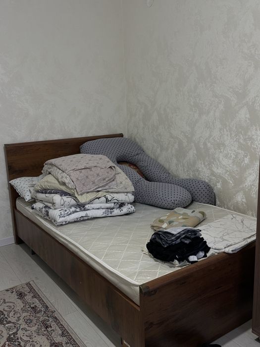 Продам спальный гарнитур
