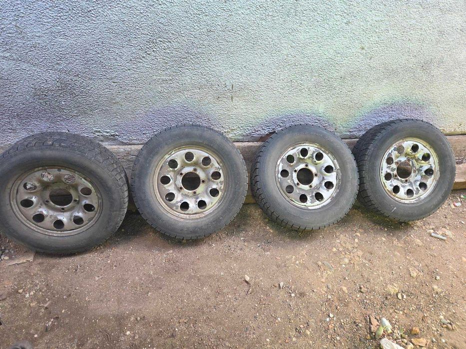 Джанти с гуми 205/70/15 - Фероза, Витара, Нива