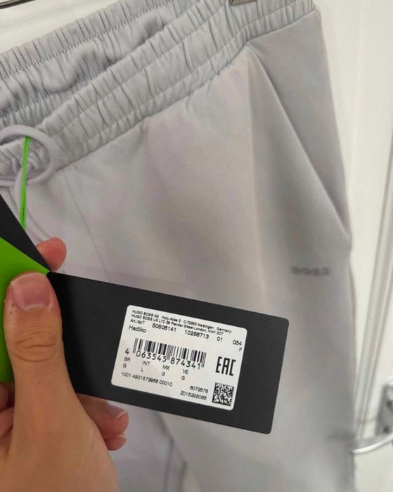 Trening HUGO BOSS marimea L nou cu eticheta